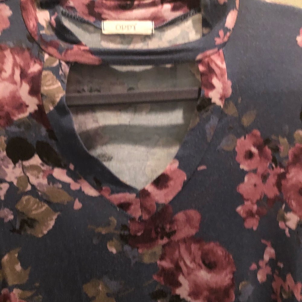 Gorgeous blouse - Picture 2 of 3